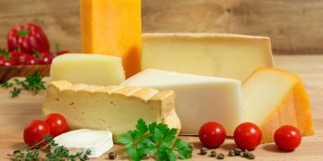 Estoy a dieta: ¿puedo comer queso?