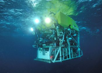 Cómo es el robot submarino del buque que busca un milagro: hallar al Titan en medio del océano