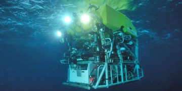 Cómo es el robot submarino del buque que busca un milagro: hallar al Titan en medio del océano