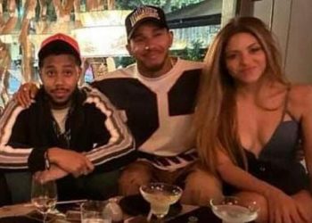Se confirman los primeros besos en público de Shakira y Hamilton