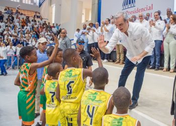 Presidente Abinader entrega reconstruido emblemático Polideportivo Eleoncio Mercedes en La Romana y San Pedro