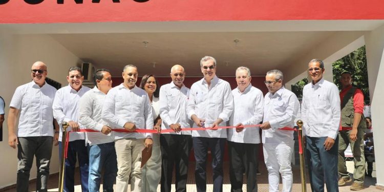 Presidente Abinader recorre durante dos días cuatro provincias del Cibao, inaugura catorce obras