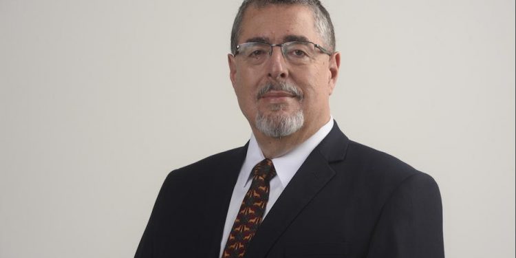 Bernardo Arévalo, el candidato que rompe el tablero tradicional en Guatemala