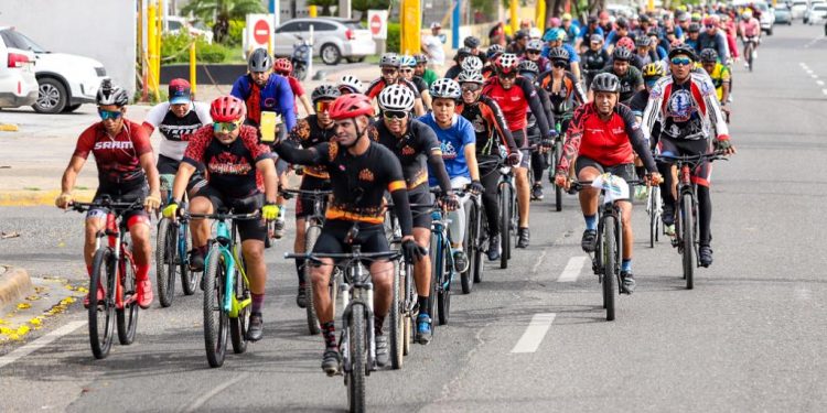 El Gran Santo Domingo se mueve en pedales por el Día Mundial de la Bici