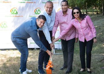 Cooperativa La Altagracia da primer picazo construcción Anfiteatro Parque Central