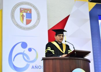 Ministro Daniel Rivera afirma que en el país ha mejorado la calidad del servicio de salud y la especialización
