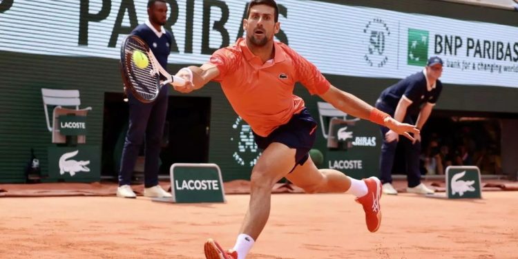 Djokovic venció a un Carlos Alcaraz con problemas físicos y se clasificó por 7ª vez a una final de Roland Garros