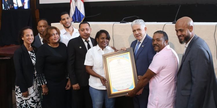 Declaran a Eduardo Estrella como Huésped Distinguido en Nagua