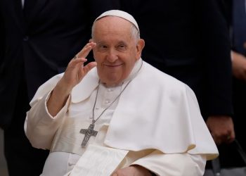 Sin complicaciones concluye la cirugía abdominal del papa Francisco
