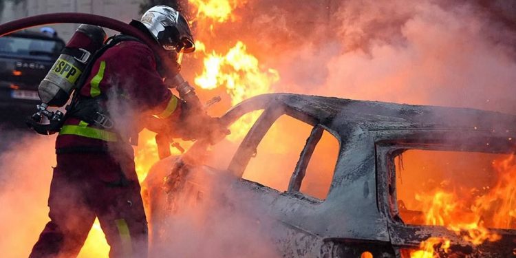 Francia: al menos 13 detenidos dejaron los disturbios en Nanterre tras la muerte de un adolescente a manos de la Policía