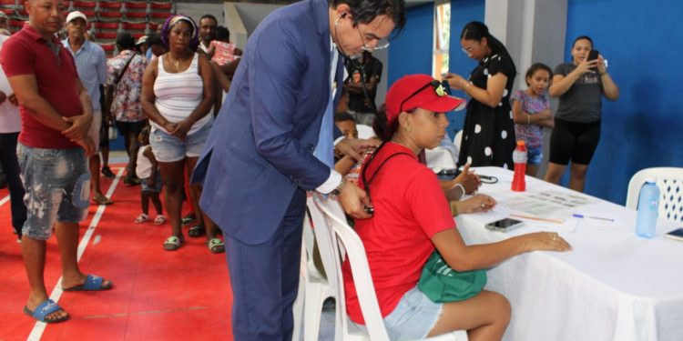 Fundación Raymond Rodríguez realizó un operativo de salud junto a líderes comunitarios del Ensanches Bermúdez