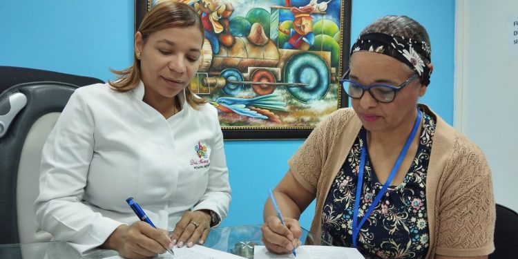 Hospital Arturo Grullón firma acuerdo de colaboración a favor de jóvenes con discapacidad en riesgo de deserción escolar