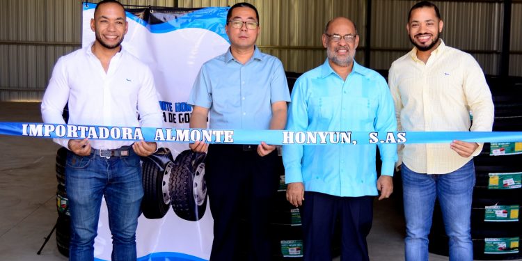 Inauguran Importadora de Gomas Almonte Honyun