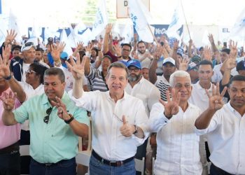Valverde se suma a reelección de Abinader; Ito Bisono juramenta 800 dirigentes más PRM