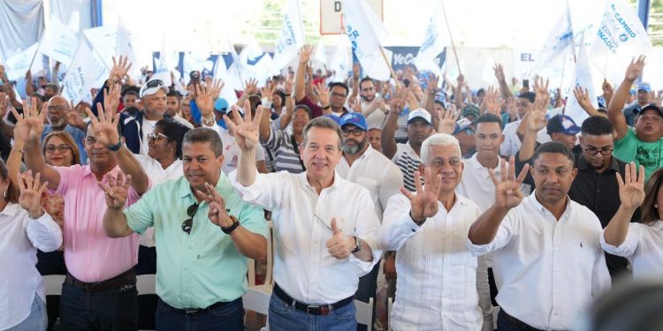 Valverde se suma a reelección de Abinader; Ito Bisono juramenta 800 dirigentes más PRM