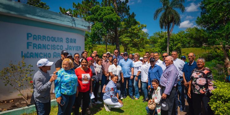 Ministro José Paliza entrega fondos para la construcción de Parroquia San Francisco Javier en Rancho Arriba