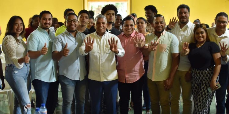Jóvenes de Jacagua manifiestan su apoyo a Moisés Vega como Presidente Provincial de la JRM Santiago