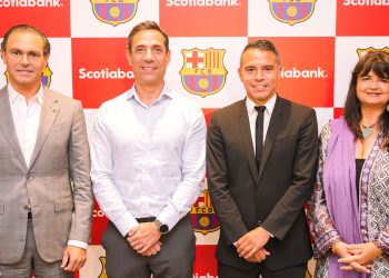El exjugador del Barça y Legend Javier Saviola visita el proyecto que la Fundación FC Barcelona y Scotiabank desarrollan en Santo Domingo