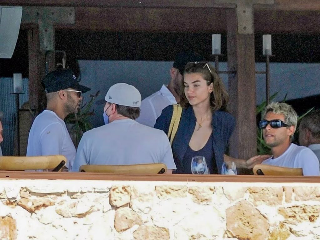 Leonardo DiCaprio fue fotografiado en Ibiza con una modelo de 22 anos1