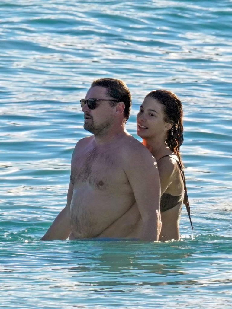 Leonardo DiCaprio fue fotografiado en Ibiza con una modelo de 22 anos2