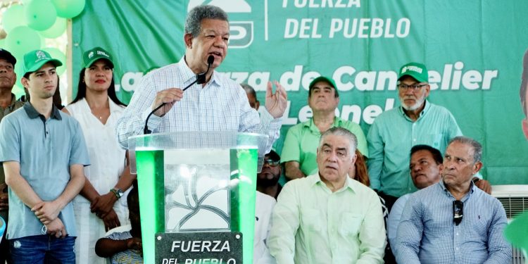 Leonel asegura el gobierno trabaja sin planificar y está dirigido por un «hombre orquesta»