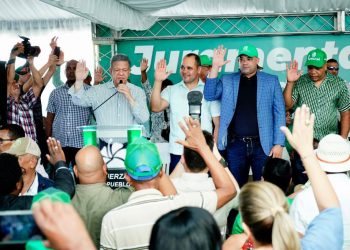 Leonel dice: «Frente al cambio pa’ tra’, volvemos pa’ lante con la Fuerza del Pueblo»