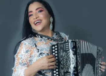 María Díaz celebra 40 años en el merengue típico
