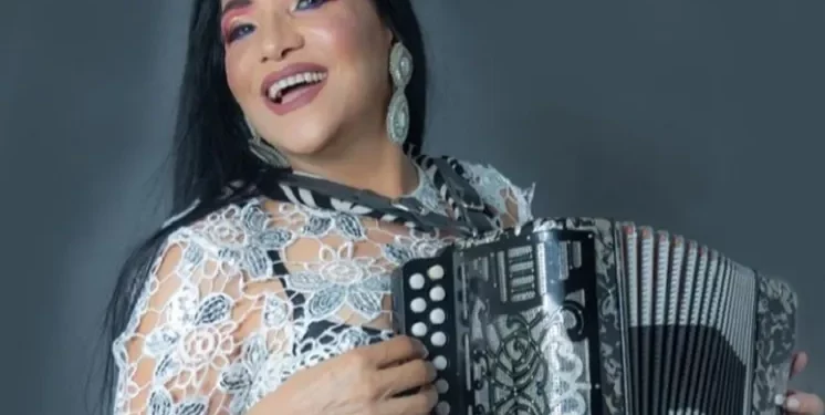 María Díaz celebra 40 años en el merengue típico