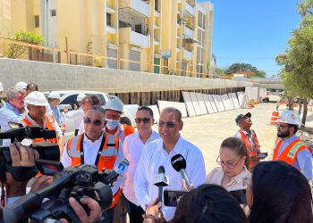 Ministro de Obras Públicas supervisa obras ejecuta gobierno en Santiago
