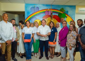 Ministro Paliza entrega aporte al Voluntariado Jesús con los Niños del Hospital Infantil Doctor Arturo Grullón