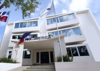 Presidente Abinader integra comisión para revisar contratos suscritos por el CEA