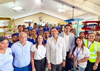 Roberto Ángel destaca programas educativos y capacitaciones técnicas ofrecidas a través de “Primero Tú”