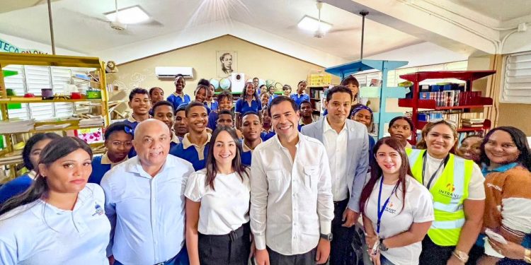 Roberto Ángel destaca programas educativos y capacitaciones técnicas ofrecidas a través de “Primero Tú”
