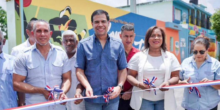 Roberto Ángel encabeza diversas actividades de accion social en comunidades de Monseñor Nouel