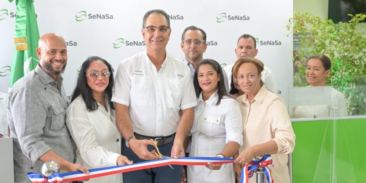 Director Ejecutivo de SeNaSa inaugura nuevo centro de servicios y realizan jornada de salud en Nagua