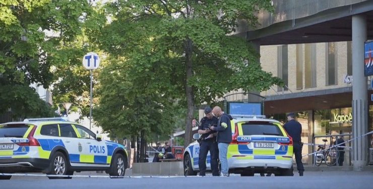Tiroteo en Estocolmo: un adolescente muerto y tres personas heridas en un centro comercial