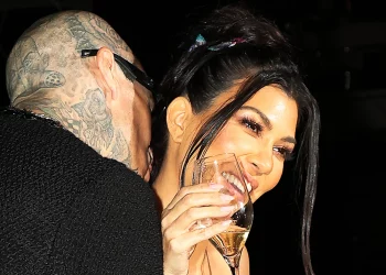 Kourtney Kardashian muestra barriga