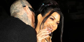 Kourtney Kardashian muestra barriga