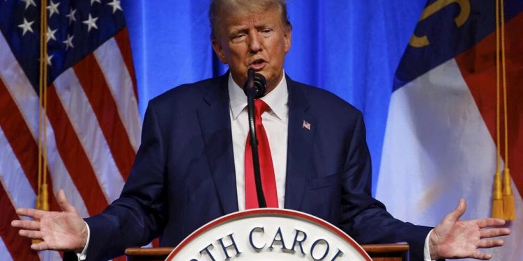 Trump denuncia persecución judicial durante un acto de campaña en Georgia