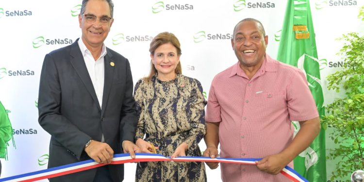 Vicepresidenta encabeza inauguración oficina de servicios de SeNaSa en SDO