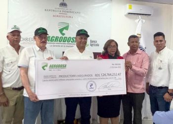 Ministerio de agricultura y AGRODOSA entregaron a productores en Dajabón RD$124.7 millones de pesos por daños a los cultivos