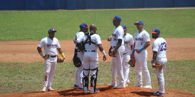 Lluvias obligan a suspender partidos de baseball en San Salvador 2023