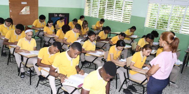 MINERD informa 90% de los estudiantes asiste a las Pruebas Nacionales