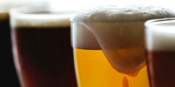 Conoce cuál cerveza es más saludable: ¿Oscura o clara?