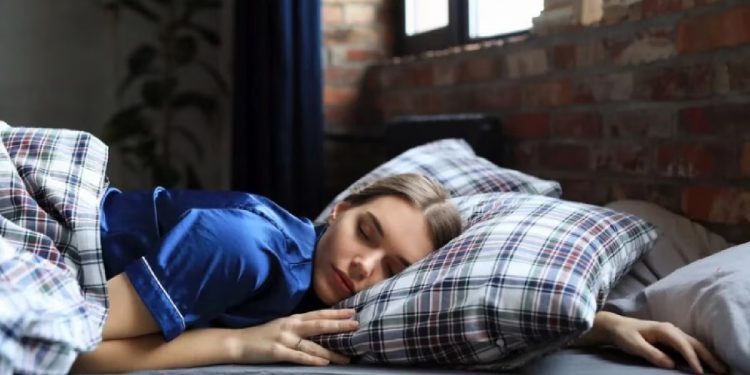 Melatonina: cuáles son los riesgos y las recomendaciones de los expertos sobre su consumo para dormir