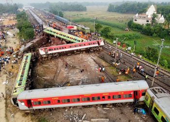 Tragedia en la India: un fallo humano podría ser la causa del choque de trenes que dejó casi 300 muertos