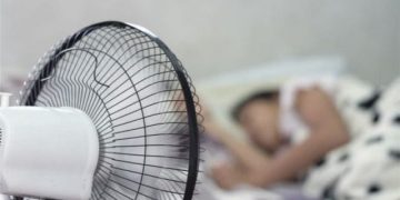 ¿Es peligroso para la salud dormir con el ventilador encendido?