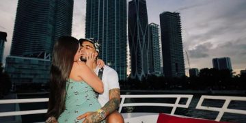 Anuel aparece besando a una mujer el día del cumpleaños de Yailin