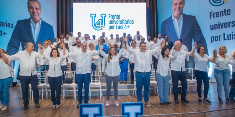 Académicos y universitarios piden al presidente que siga 4 años más