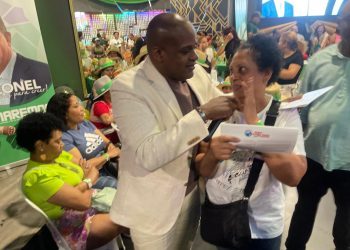 Agustin Mercedes realiza encuentro con la comunidad dominicana en Madrid